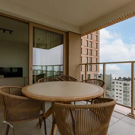 Beachfront Bliss - Stunning Sea Views & Balcony