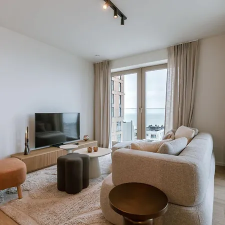 Semesterbostad Beachfront Bliss - Stunning Sea Views & Balcony *