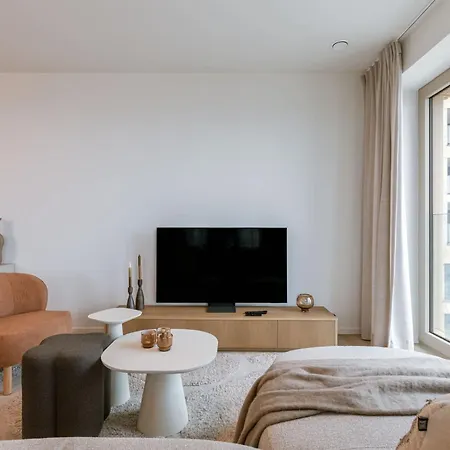 Beachfront Bliss - Stunning Sea Views & Balcony Semesterbostad Oostende