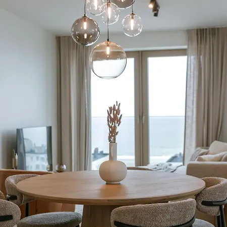 Beachfront Bliss - Stunning Sea Views & Balcony Oostende