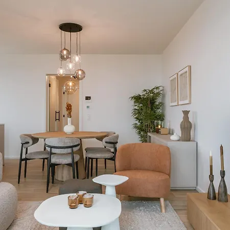 Beachfront Bliss - Stunning Sea Views & Balcony * Oostende