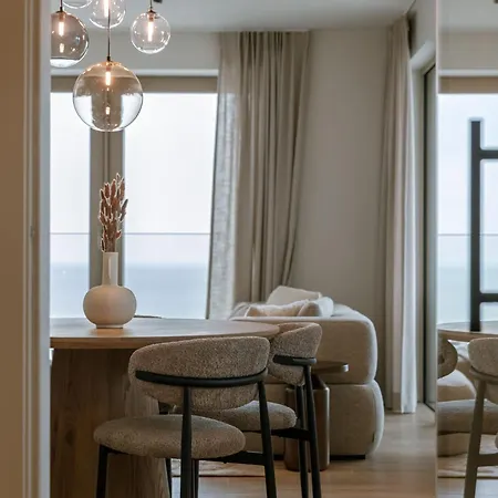Beachfront Bliss - Stunning Sea Views & Balcony Oostende