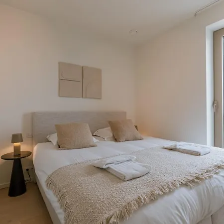 Beachfront Bliss - Stunning Sea Views & Balcony Oostende