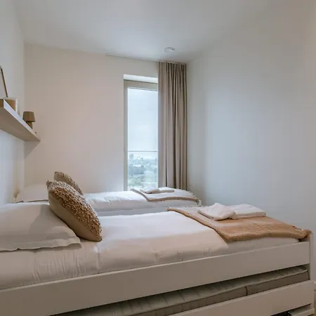 Beachfront Bliss - Stunning Sea Views & Balcony Oostende